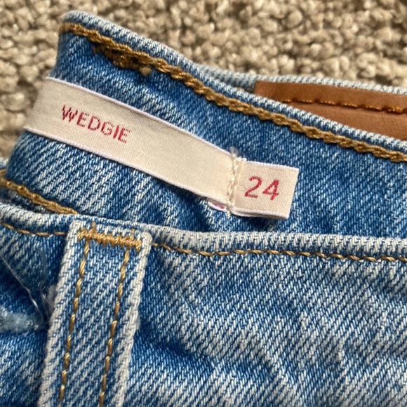 Levi’s wedgie - Picture 2 of 3